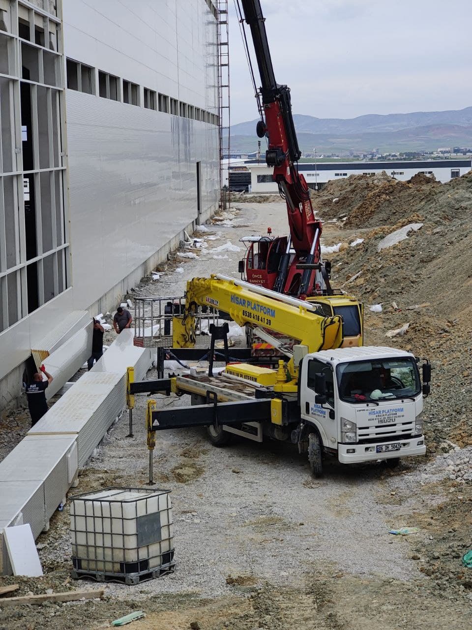 Ankara'da profesyonel ekipmanlarla yüksekte güvenli çalışma uygulaması